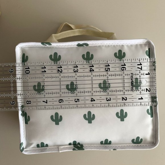 NEW Lunch Box Cactus Print All over White Green Zipper Closure One Compartment - Picture 4 of 7